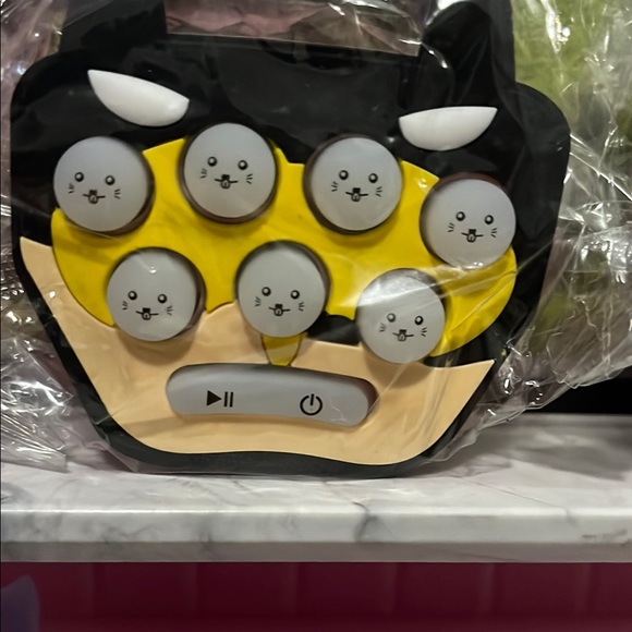 Cute Black and Yellow Cat-Themed Music Player - Picture 1 of 4